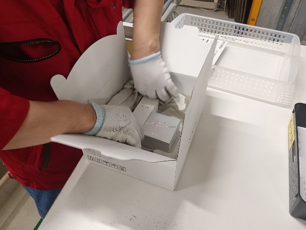作業体験（お菓子の箱詰め作業）