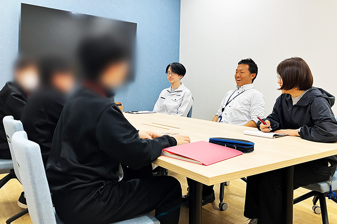 先輩社員との座談会
