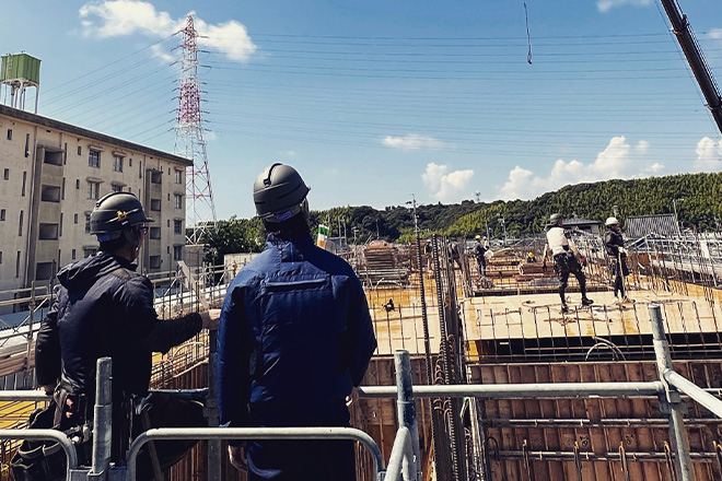 最寄りの建設現場を見学