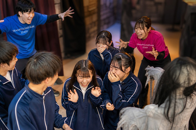 お化け屋敷で、お子さまたちに楽しいドキドキを届ける演出スタッフ体験