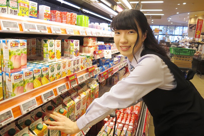 フロア部門での品出しや商品の前出し