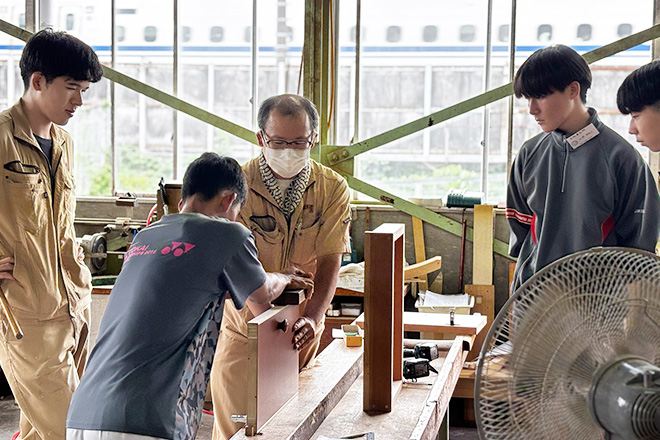 カンナ掛け体験、金物の取付調整の体験
