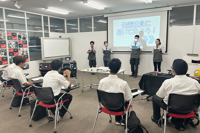 先輩社員と社食体験