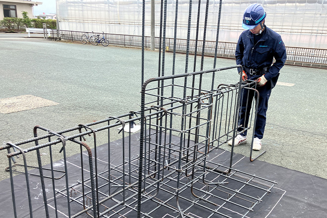 建物の骨組を実際に組み立てよう！＆完成品と一緒に記念撮影をしよう！