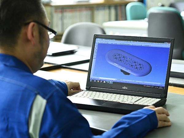 自動車部品からロケットまで。CAD/CAMから5軸加工を体験